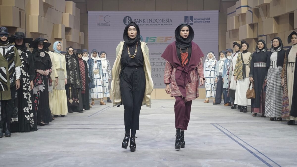 Virtual Fashion Show Mercedes-Benz Fashion Week Russia Virtual Fashion Show Mercedes-Benz Fashion Week Russia