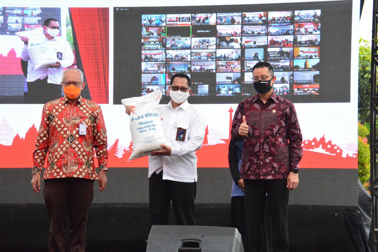 Bulog Tuntaskan Penyaluran Bansos Beras