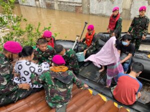 Marinir TNI AL Berhasil Melaksanakan Evakuasi