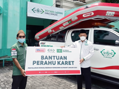 Harlah NU ke ’98, NU Care Salurkan Perahu Karet di 3 Provinsi Terdampak Banjir