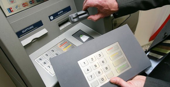 bahaya-mesin-skimmer-atm