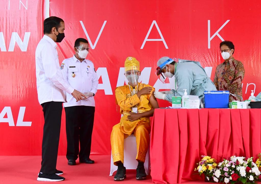 Presiden Jokowi Tinjau Vaksinasi di Bintan