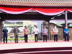 Jokowi: TNI-Polri Sukseskan Dua Juta Vaksinasi