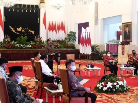 Presiden Pesan Ubah Laku: Kita Tetap Harus Berada Pada Posisi Kehati-hatian