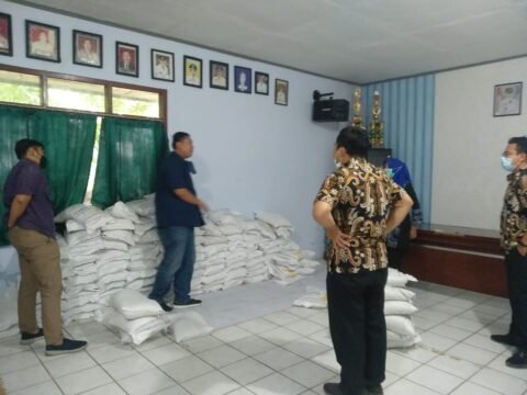 BULOG Langsung Ganti Beras Bantuan PPKM Di Pandeglang