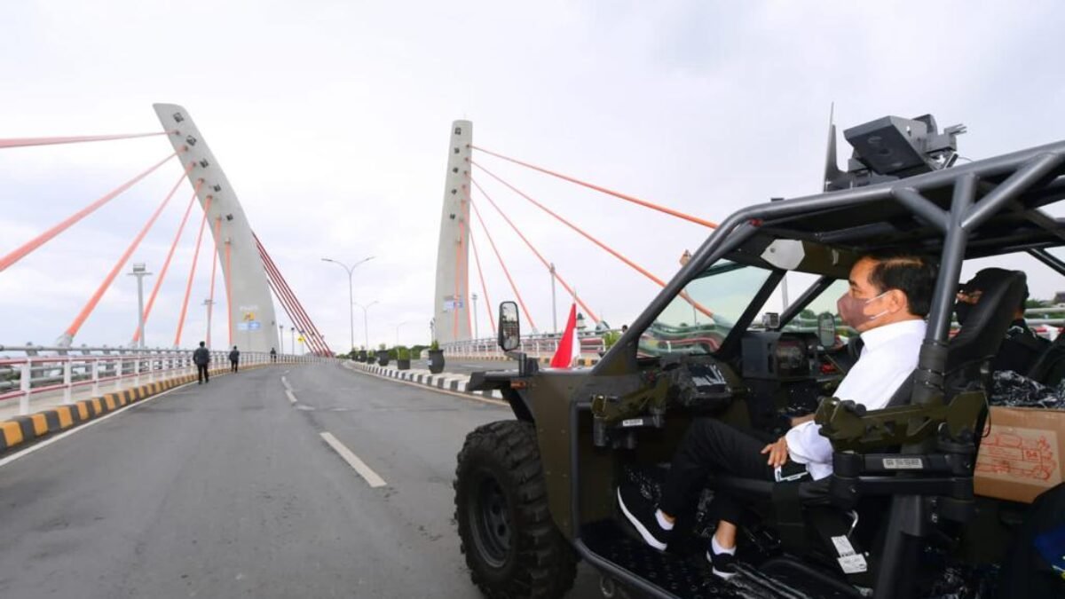 Jokowi Akan Terus Menyapa Masyarakat Dengan Kendaraan Taktis P6 ATAV Ini?
