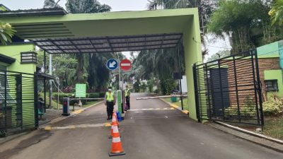 Satpam Seragam Cokelat, Makin Membuat Rasa Aman Warga Kompleks