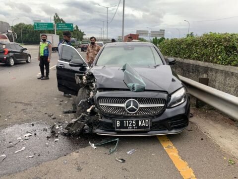 Aksi Pengemudi Nekat Mirip Permainan Grand Theft Auto, Video Lengkapnya Klik Di Sini