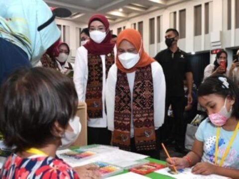 Ibu Negara Meninjau Pelaksanaan Gebyar Vaksinasi Anak Usia 6-11 Tahun