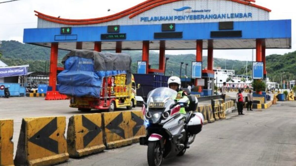 Kakorlantas Polri, Irjen Firman Shantyabudi Melakukan Patroli Motor Kakorlantas Polri, Irjen Firman Shantyabudi Melakukan Patroli Motor