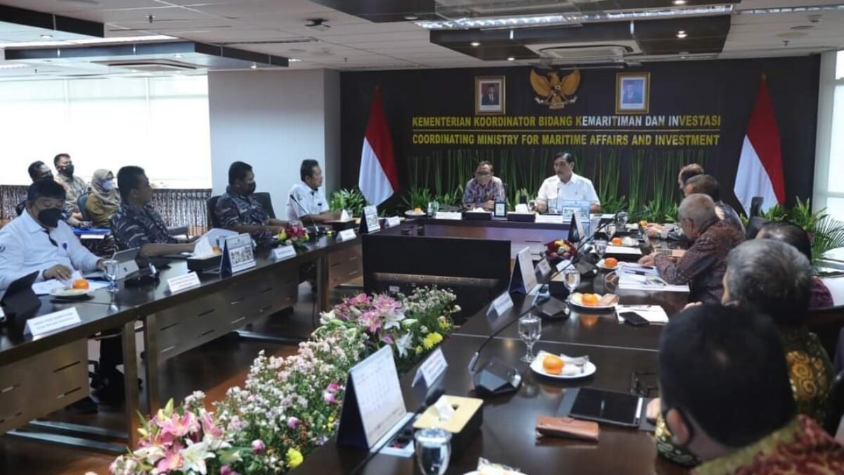Pernyataan Menkopolkam Mahfud MD Bergelombang Tentang Bakamla Pernyataan Menkopolkam Mahfud MD Bergelombang Tentang Bakamla