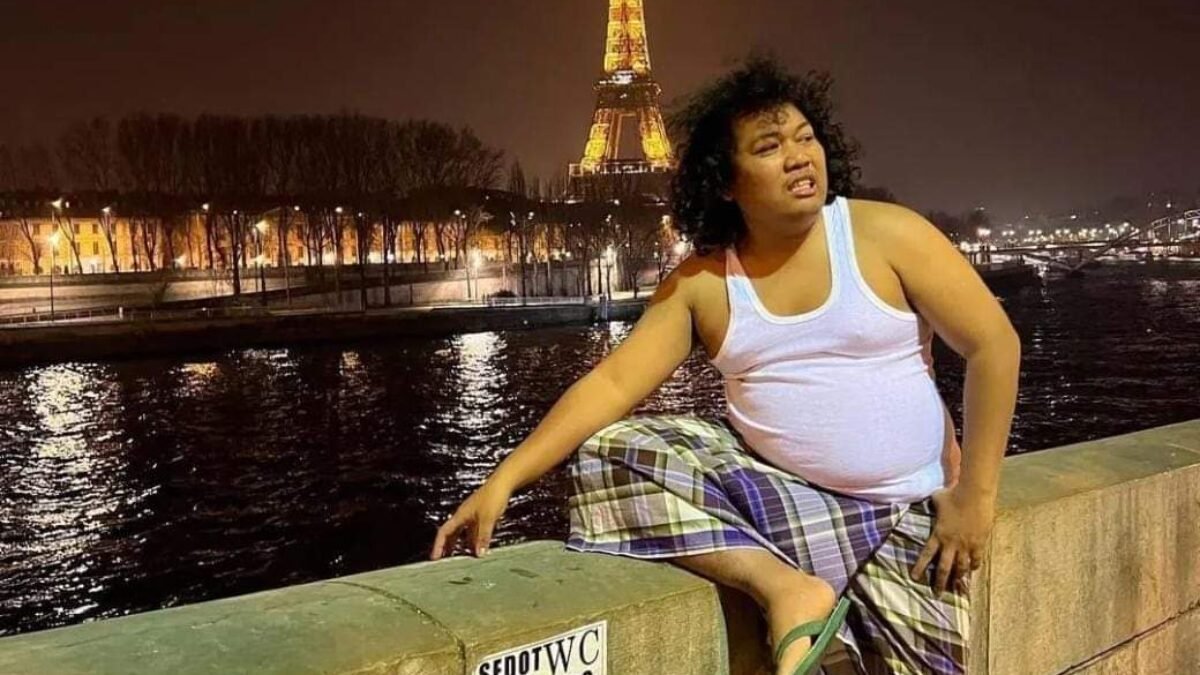 Komika Marshel Widianto Dengan Menara Eiffel dan Sedot WC Komika Marshel Widianto Dengan Menara Eiffel dan Sedot WC