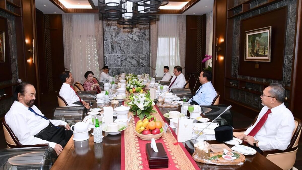 Sebelum Melantik, Ternyata Presiden Jokowi Kongkow Dengan Ketum Parpol Dulu Sebelum Melantik, Ternyata Presiden Jokowi Kongkow Dengan Ketum Parpol Dulu