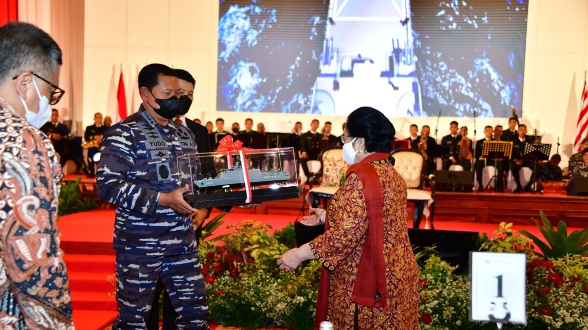 Presiden RI ke 5 Megawati resmikan KRI Bung Karno-369 Kelas Korvet Masuk jajaran TNI AL Presiden RI ke 5 Megawati resmikan KRI Bung Karno-369 Kelas Korvet Masuk jajaran TNI AL