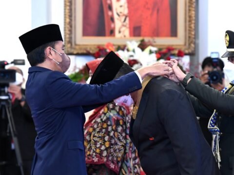 Presiden Jokowi Anugerahkan Tanda Kehormatan bagi 127 Tokoh