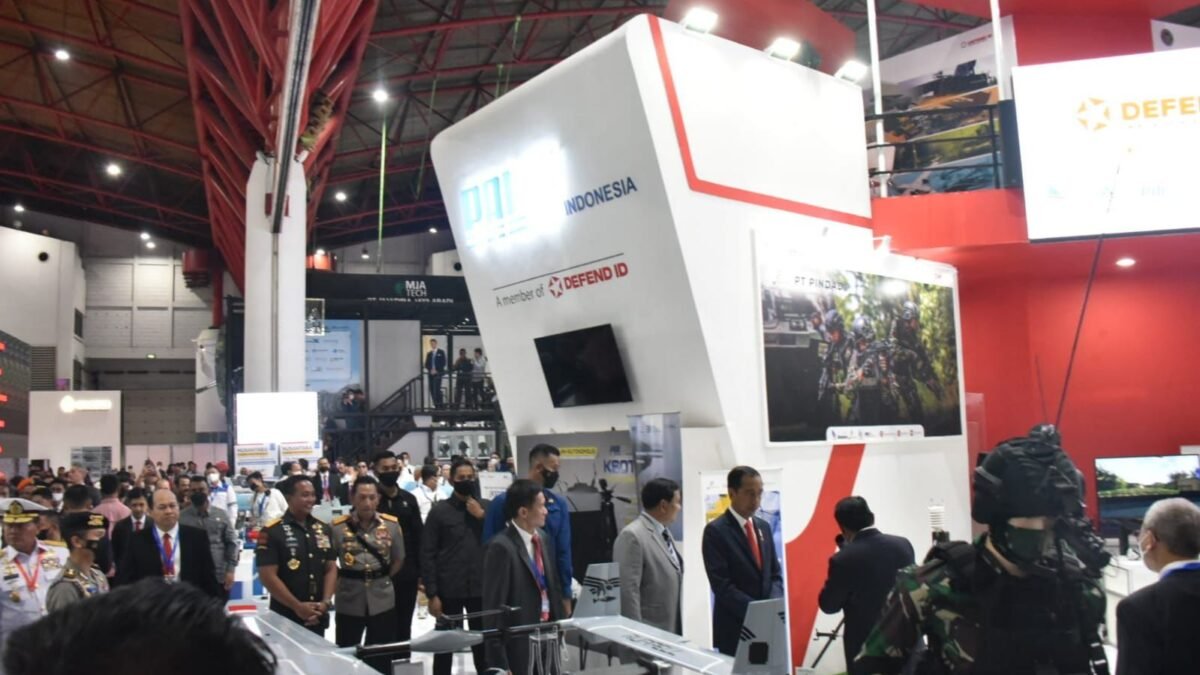 Joko Widodo Apresiasi Industri Pertahanan Dalam Negeri Berkembang Sangat Pesat Joko Widodo Apresiasi Industri Pertahanan Dalam Negeri Berkembang Sangat Pesat