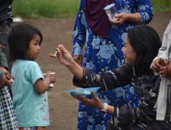 Lihat Kedekatan Prajurit TNI AL Dengan Masyarakat di Lokasi Terdampak Bencana