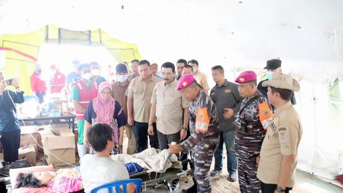 Rektor IPDN Dr Hadi Prabowo Pimpin Tim dan Beri Bantuan ke Korban Bencana Gempa Cianjur Rektor IPDN Dr Hadi Prabowo Pimpin Tim dan Beri Bantuan ke Korban Bencana Gempa Cianjur