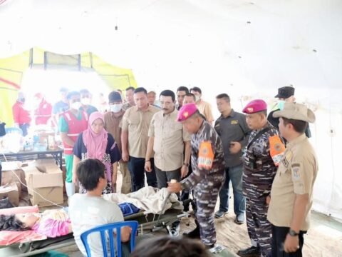 Rektor IPDN Dr Hadi Prabowo Pimpin Tim dan Beri Bantuan ke Korban Bencana Gempa Cianjur