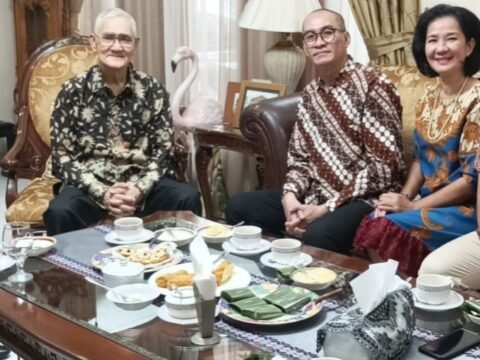 Indra P Siwabessy dan Mutiara Siwabessy Wakili Keluarga Besar Siwabessy Berdoa Untuk Kesehatan Pak Try Sutrisno