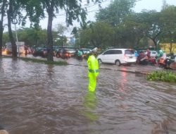 BMKG Mengklarifikasi: Bukan Badai, Tapi Jabotabek Hujan Sedang Hingga Lebat