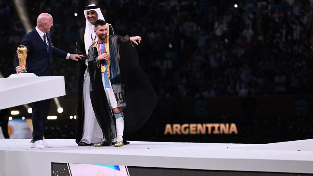 Jubah Yang Dipakai Kapten Sepakbola Argentina, Lionel Messi Terus Jadi Pembahasan