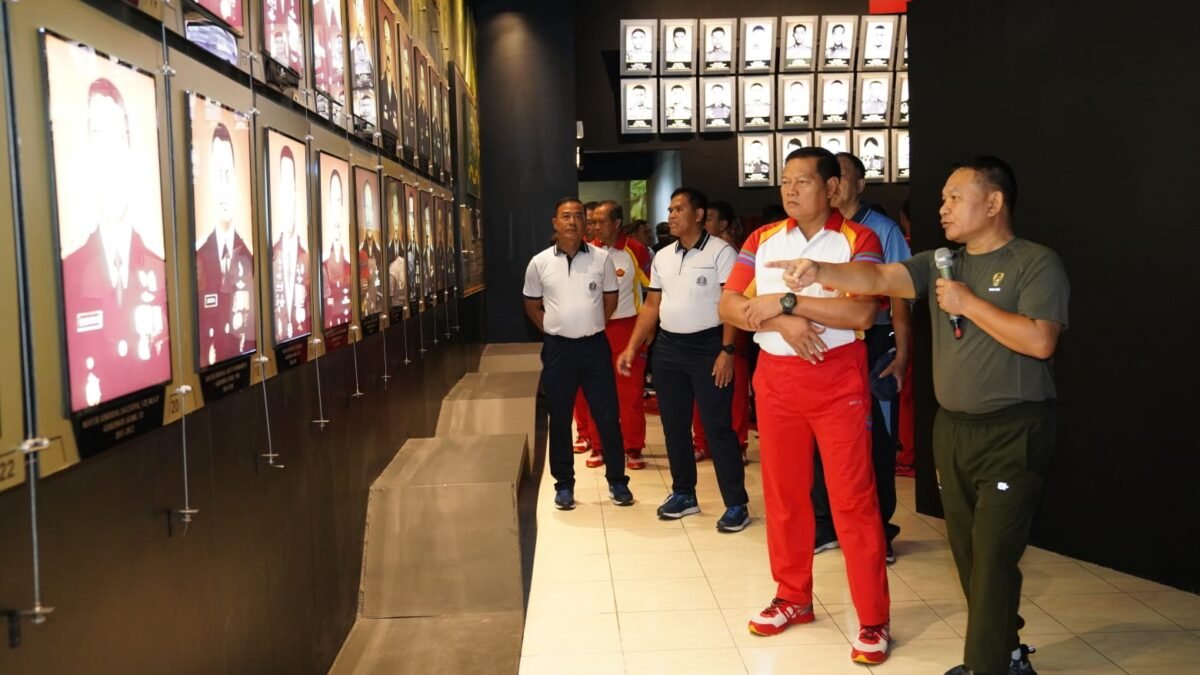 Panglima TNI Bersama Kepala Staf Angkatan Kunjungi Museum Taruna Abdul Djalil di Magelang