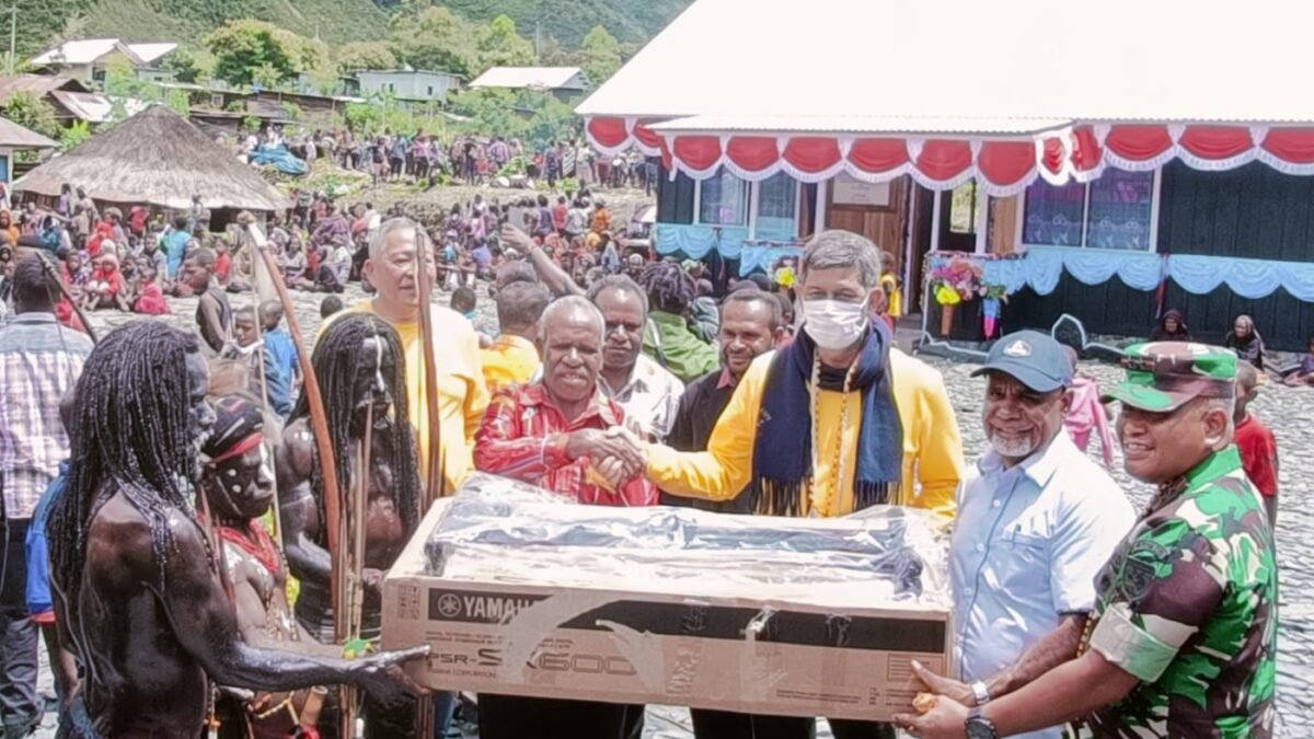 Catatan Perjalanan Puncak Jaya Papua Catatan Perjalanan Puncak Jaya Papua