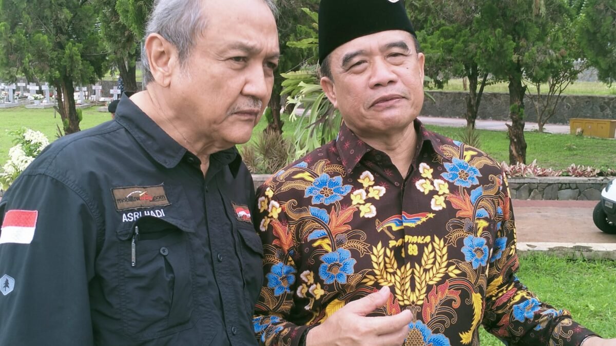 Ziarah dan Tabur Bunga di Taman Makam Pahlawan Oleh AKABRI Angkatan 83 Ziarah dan Tabur Bunga di Taman Makam Pahlawan Oleh AKABRI Angkatan 83