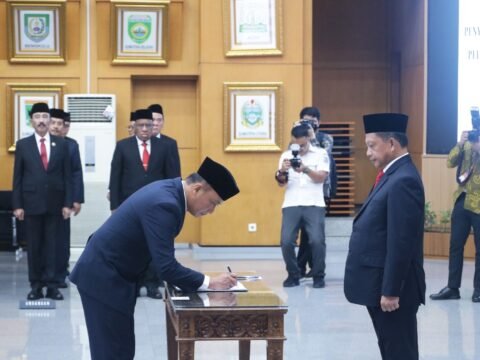 Haru, Tangis Hingga ‘Terzudan-zudan’ di Pisah Sambut Dirjen Dukcapil Kemendagri