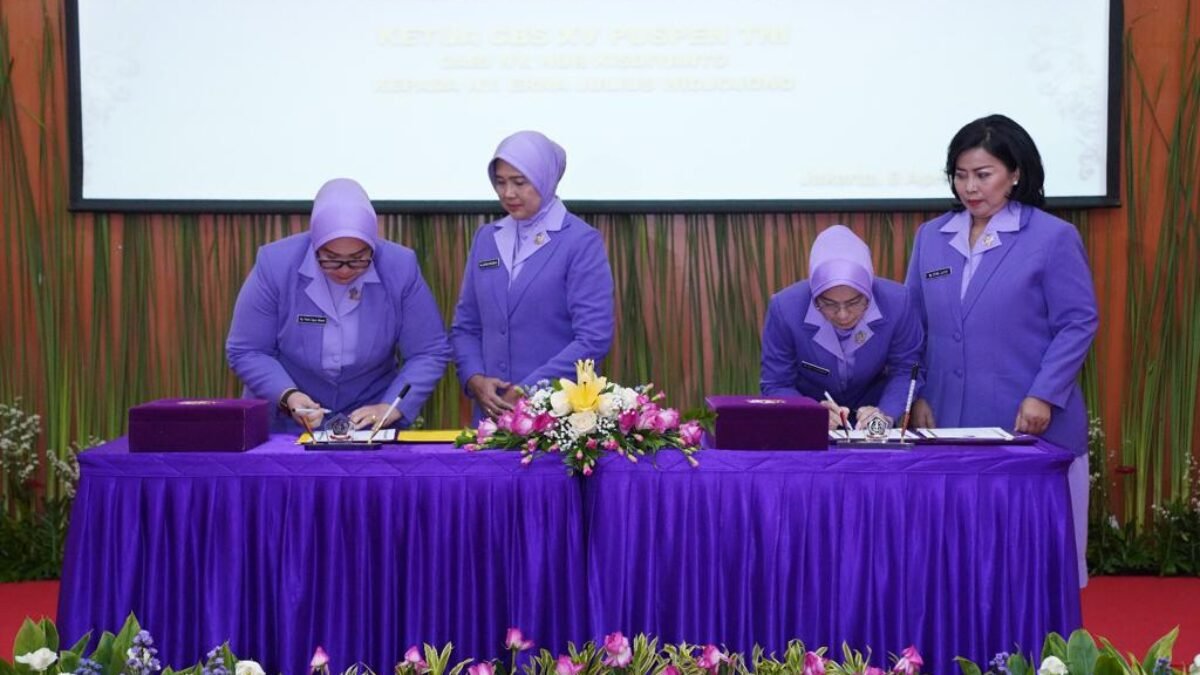 Ketum IKKT PWA Pimpin Sertijab Tiga Pengurus IKKT Pusat
