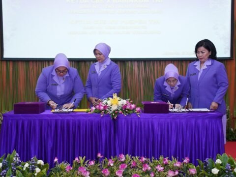 Ketum IKKT PWA Pimpin Sertijab Tiga Pengurus IKKT Pusat Ketum IKKT PWA Pimpin Sertijab Tiga Pengurus IKKT Pusat