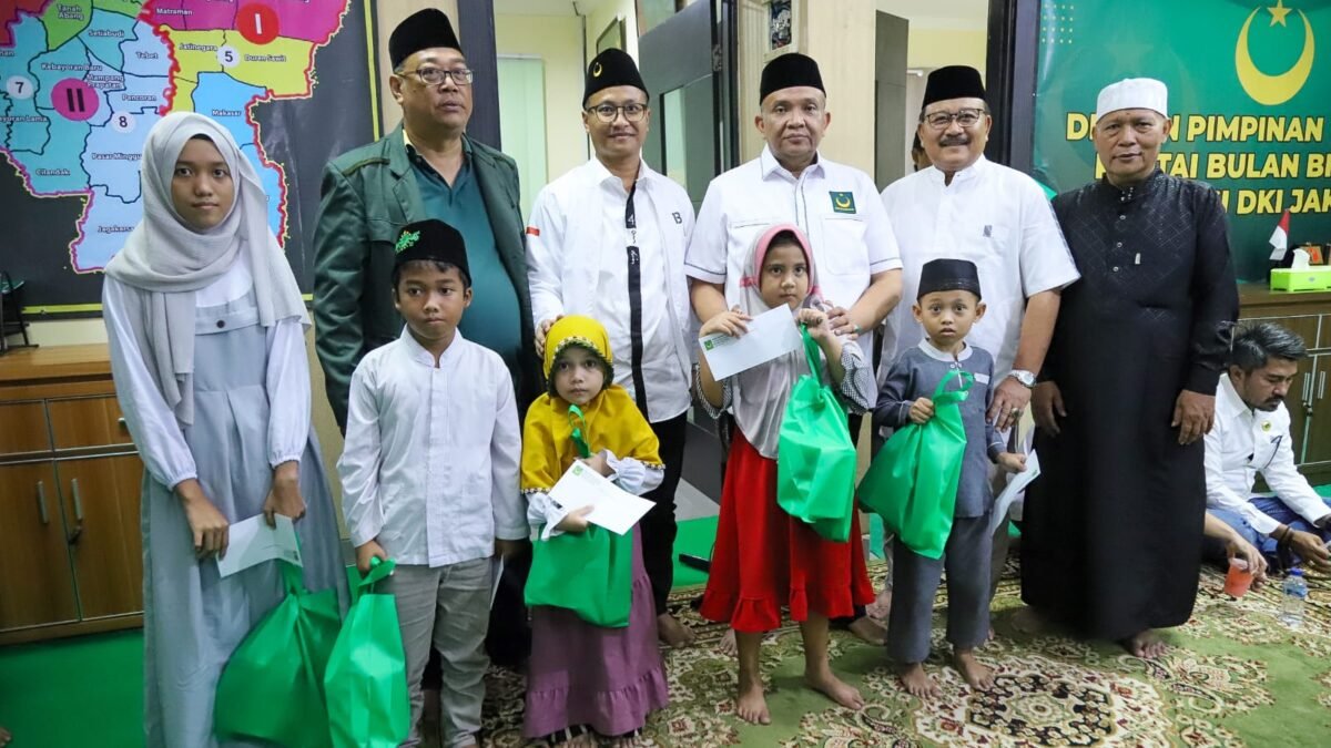 Wamenaker RI Afriansyah Noor hadiri acara pemberian santunan bagi 100 anak yatim