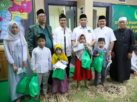Wamenaker RI Afriansyah Noor hadiri acara pemberian santunan bagi 100 anak yatim