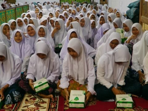 RMI PBNU Adakan Literasi Digital untuk Tingkatkan Kemampuan Teknologi Masyarakat di Dar Al Tauhid Cirebon