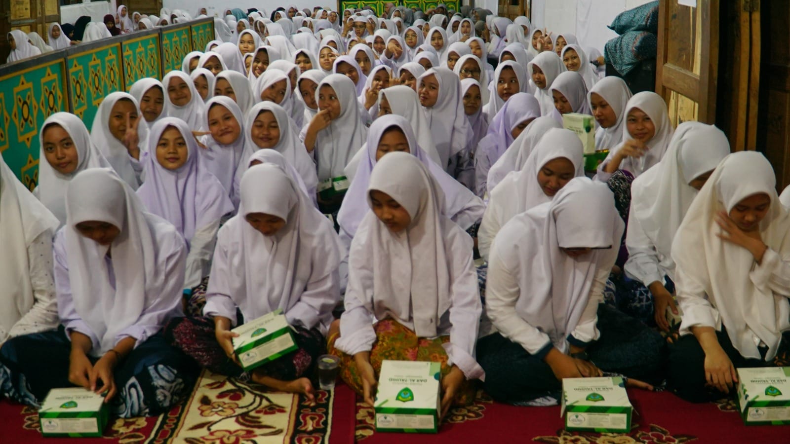 RMI PBNU Adakan Literasi Digital untuk Tingkatkan Kemampuan Teknologi Masyarakat di Dar Al Tauhid Cirebon