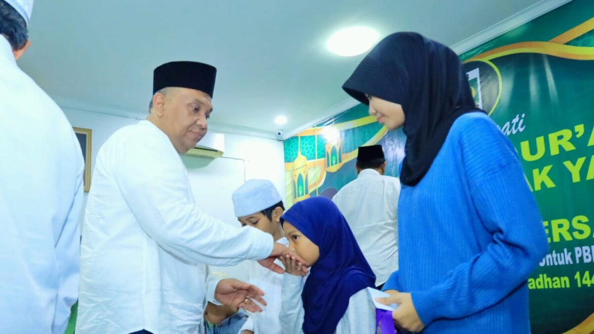 Wamenaker Afriansyah Noor Memberikan Contoh Yang Baik Bagi Masyarakat