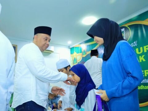 Wamenaker Afriansyah Noor Memberikan Contoh Yang Baik Bagi Masyarakat Wamenaker Afriansyah Noor Memberikan Contoh Yang Baik Bagi Masyarakat