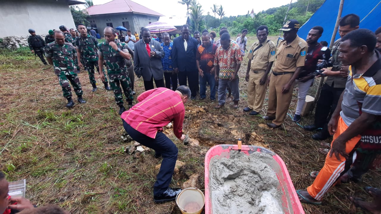 Pj.Bupati Bernhard E Roundonuwu Targetkan Literasi dan Numerasi di Maybrat Tuntas