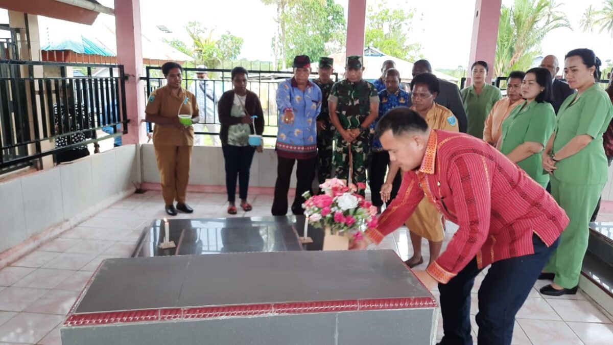 Bernhard Ziarah ke Pemakaman Tokoh Pemekaran Kabupaten Maybrat Bernhard Ziarah ke Pemakaman Tokoh Pemekaran Kabupaten Maybrat