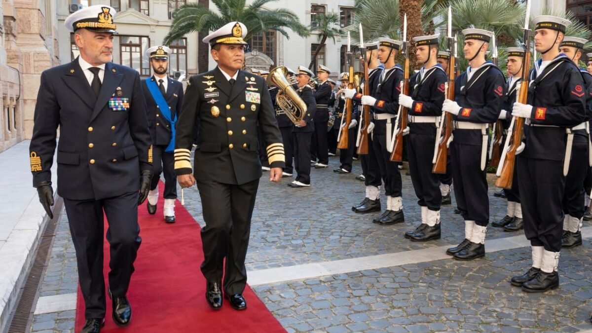 Laksamana TNI Muhammad Ali Kunjungi Italian Navy