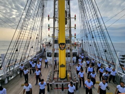 Seluruh Prajurit KRI Bima Suci Melaksanakan Olahraga Bersama
