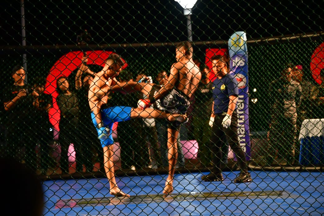 Aksi Bertarung Memukau di Kejuaraan MMA Kasal Cup Selama The 4th MNEK 2023 Makassar