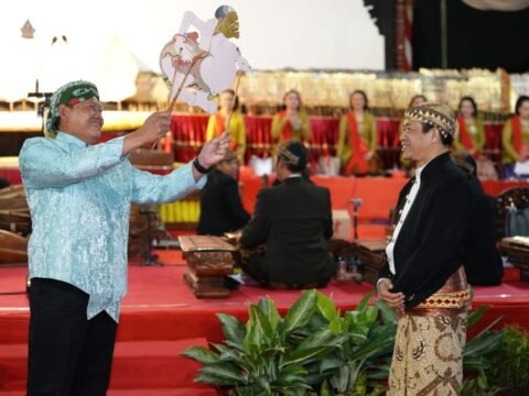 Laksamana Budayawan Gelar Wayang Semar Boyong di Kodam V Brawijaya