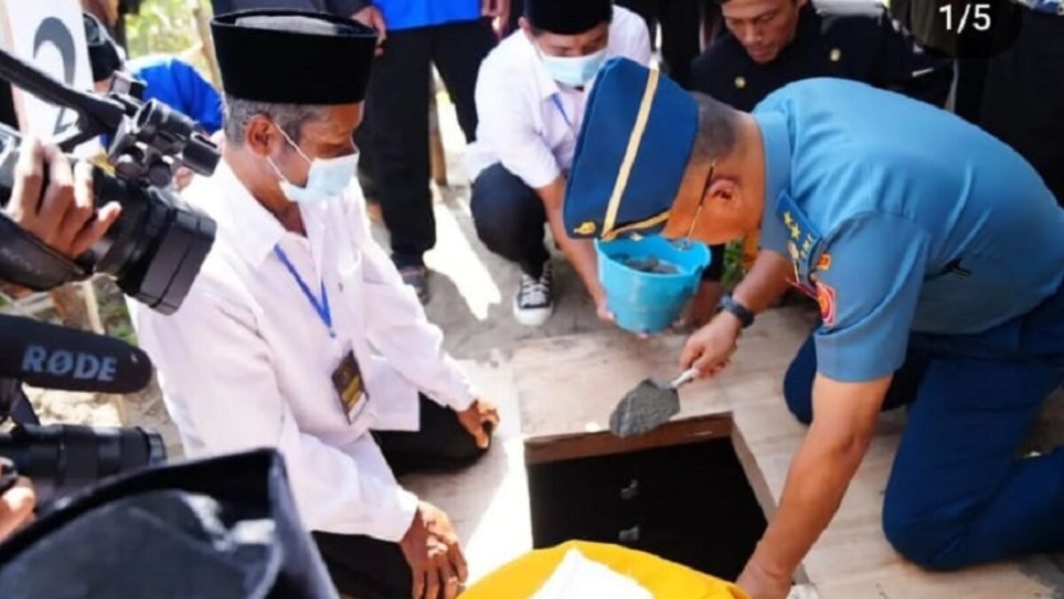 Kapuspen TNI Peletakan Batu Pertama Pembangunan Pondok Pesantren Jati Diri Bangsa Kapuspen TNI Peletakan Batu Pertama Pembangunan Pondok Pesantren Jati Diri Bangsa