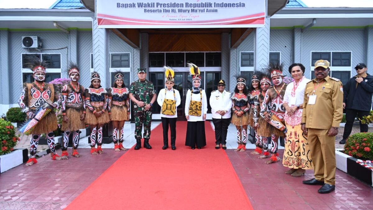 Panglima TNI Dampingi Wakil Presiden Kunjungan Kerja di Papua