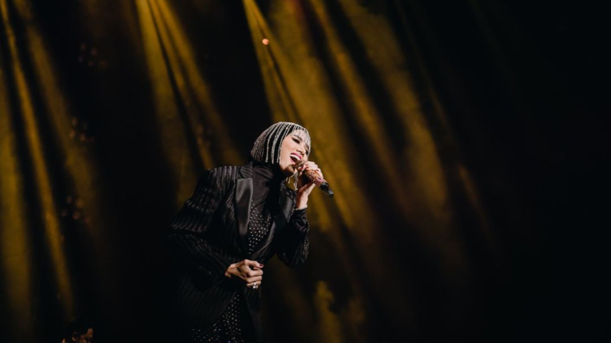 Mulan Jameela Buka Konser Ari Lasso, Sambut Meriah Penampilan 3 Dekade Perjalanan Cinta