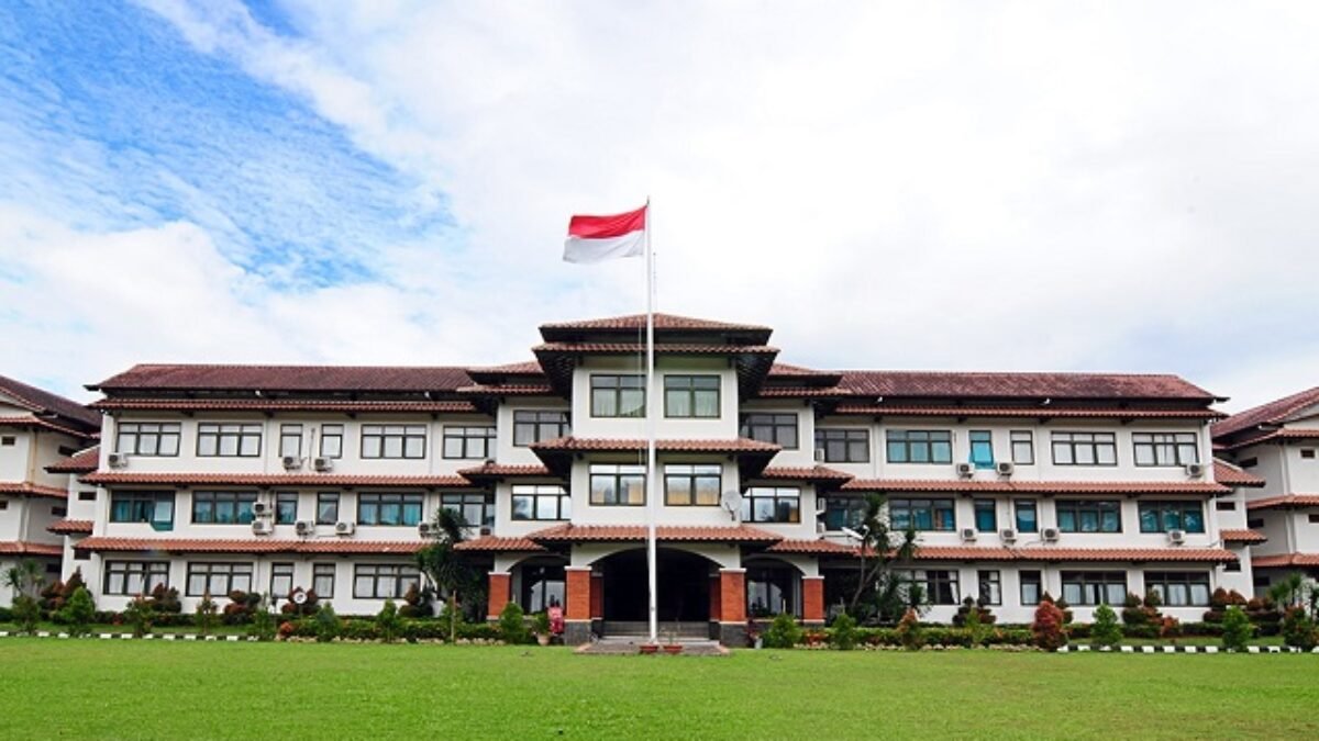 Perbedaan SMA Swasta dan Negeri Secara Umum Perbedaan SMA Swasta dan Negeri Secara Umum