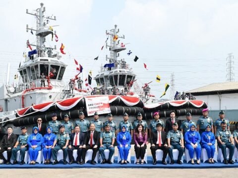 TNI AL Kembali Dilengkapi Dua Kapal Tunda Buatan Anak Bangsa TNI AL Kembali Dilengkapi Dua Kapal Tunda Buatan Anak Bangsa