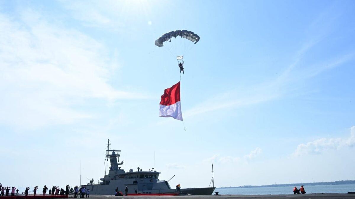 Penguatan Kemampuan Matra Laut Indonesia: Komitmen Menuju Kedaulatan Maritim Penguatan Kemampuan Matra Laut Indonesia: Komitmen Menuju Kedaulatan Maritim